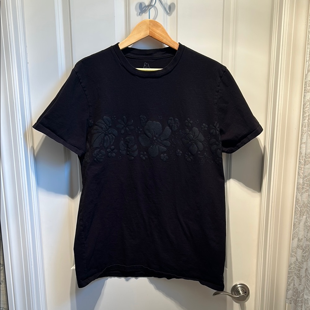 Black Hibiscus Short Sleeve Tee